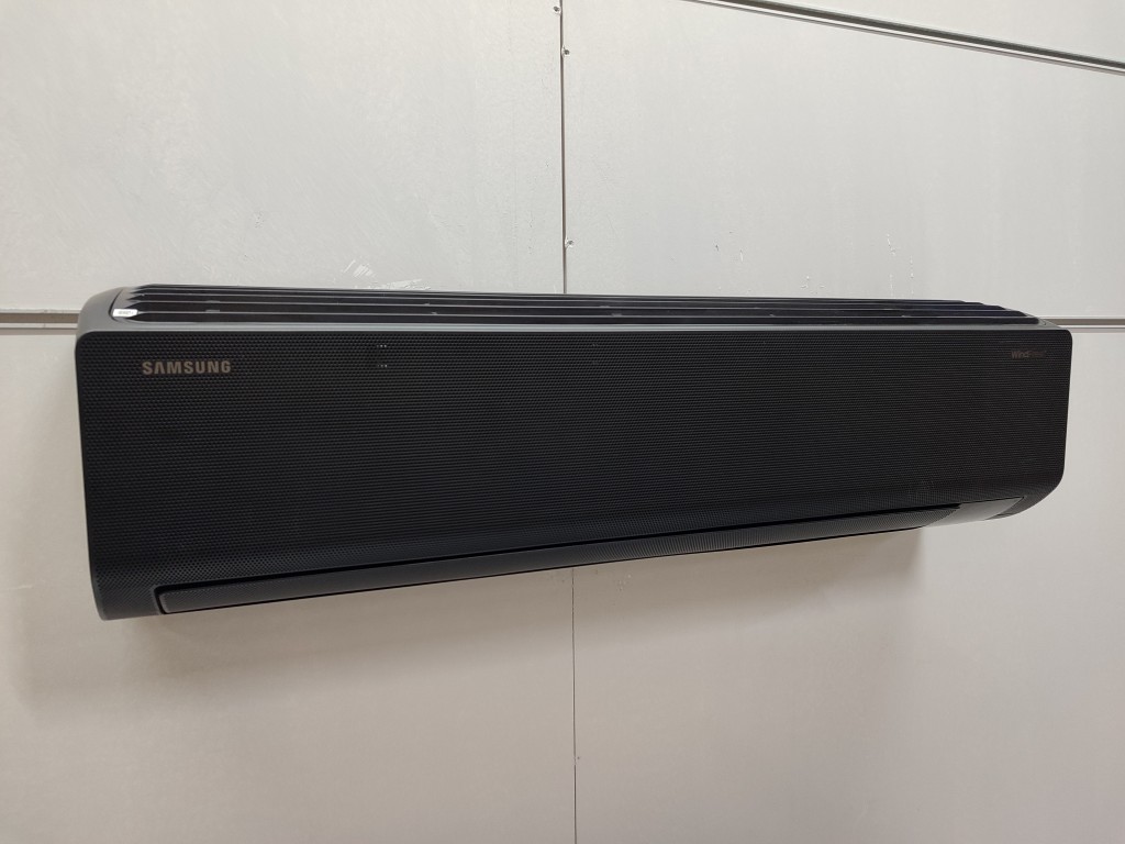 Samsung AR18CXFCAB 18000 Btu Wi-Fi WindFree Siyah Renk Klima görsel 2